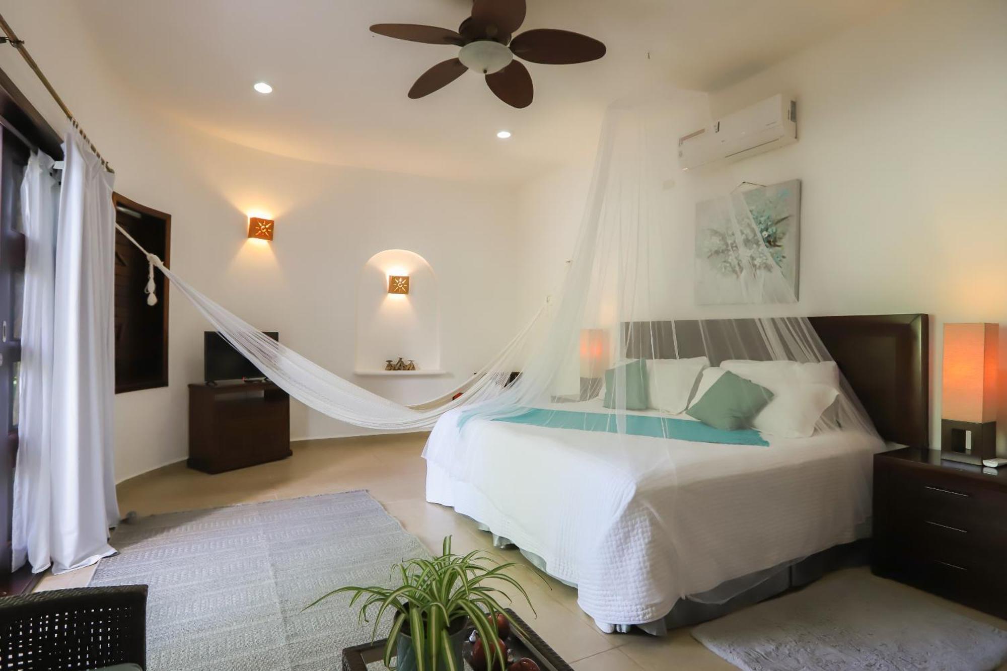 junior Suite Room with King bed with Hot Tub